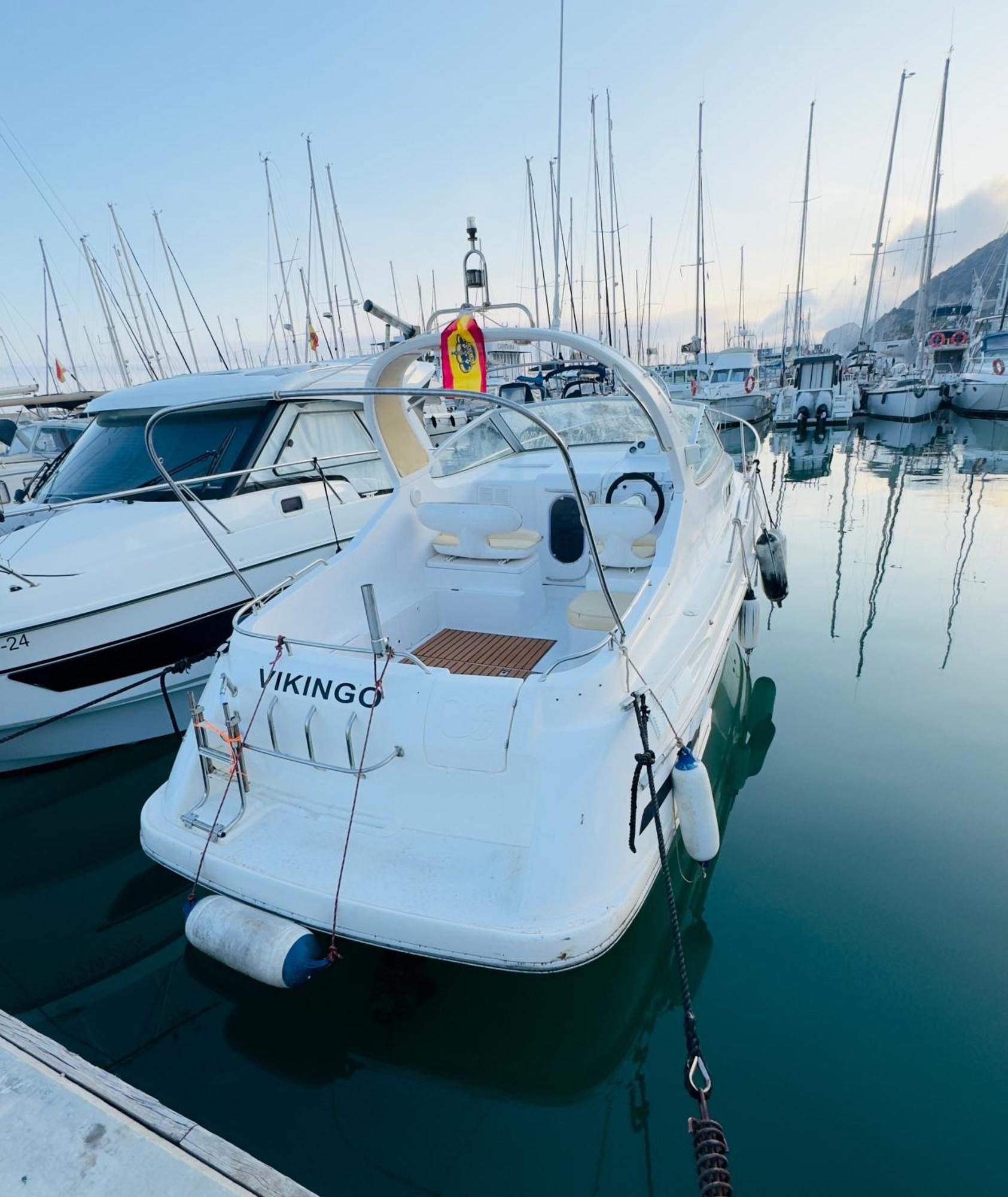 Boat In For Sleeping And Sailing Botel Barcelona